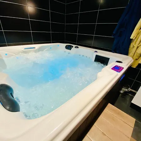 Apartment Escapade Romantique - Jacuzzi Et Parking Prive - 002 *