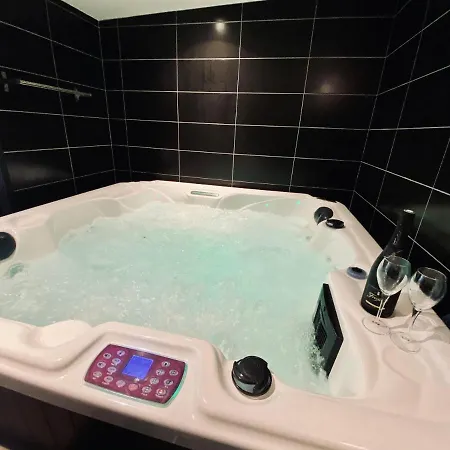 Escapade Romantique - Jacuzzi Et Parking Prive - 002 Apartment *