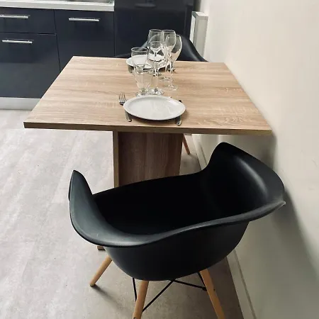 Escapade Romantique - Jacuzzi Et Parking Prive - 002 Апартаменти *