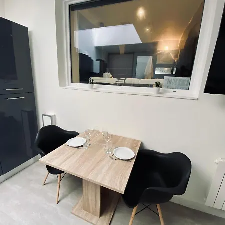 Апартаменти Escapade Romantique - Jacuzzi Et Parking Prive - 002 Руан