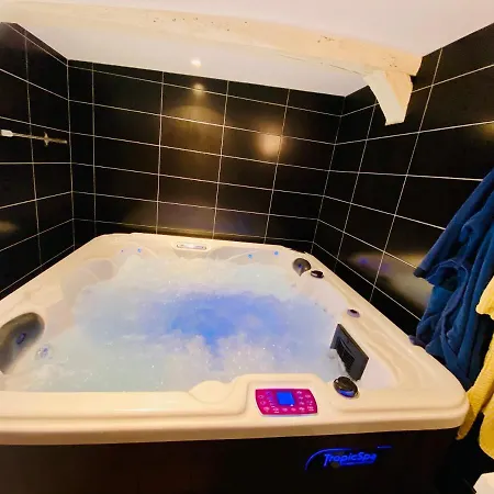 Escapade Romantique - Jacuzzi Et Parking Prive - 002 Apartment *