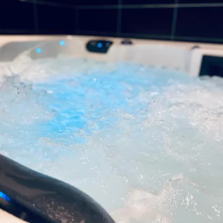 Escapade Romantique - Jacuzzi Et Parking Prive - 002 * Rouen