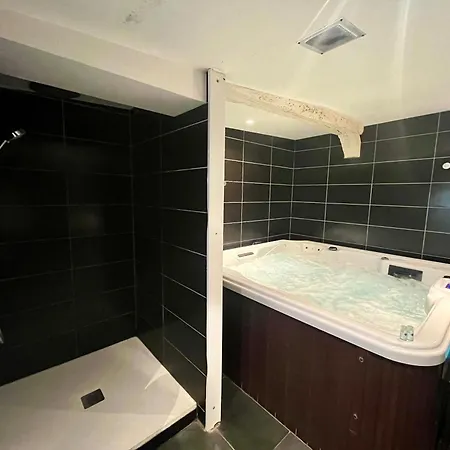 Apartment Escapade Romantique - Jacuzzi Et Parking Prive - 002 *