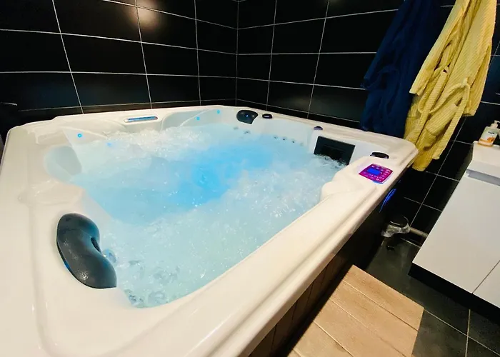 Daire Escapade Romantique - Jacuzzi Et Parking Prive - 002 *