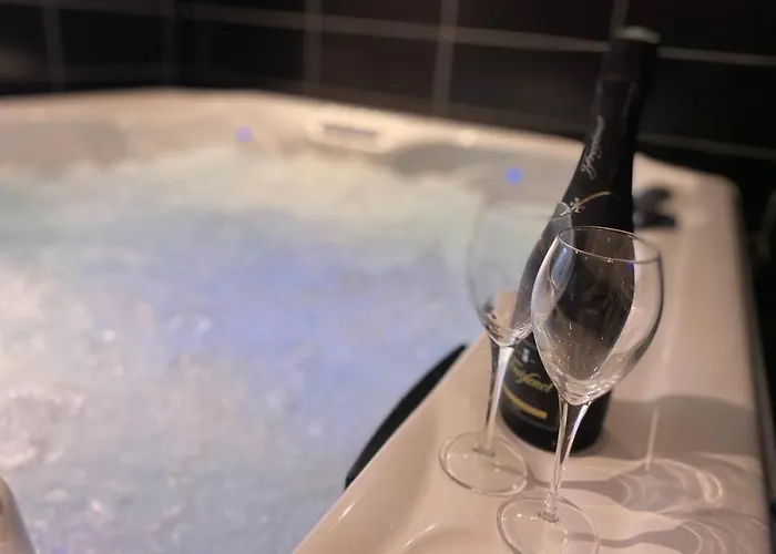Escapade Romantique - Jacuzzi Et Parking Prive - 002 Daire *