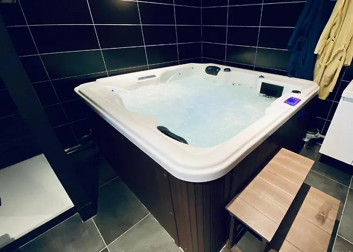Escapade Romantique - Jacuzzi Et Parking Prive - 002 Daire