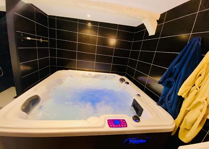 Escapade Romantique - Jacuzzi Et Parking Prive - 002 Daire *